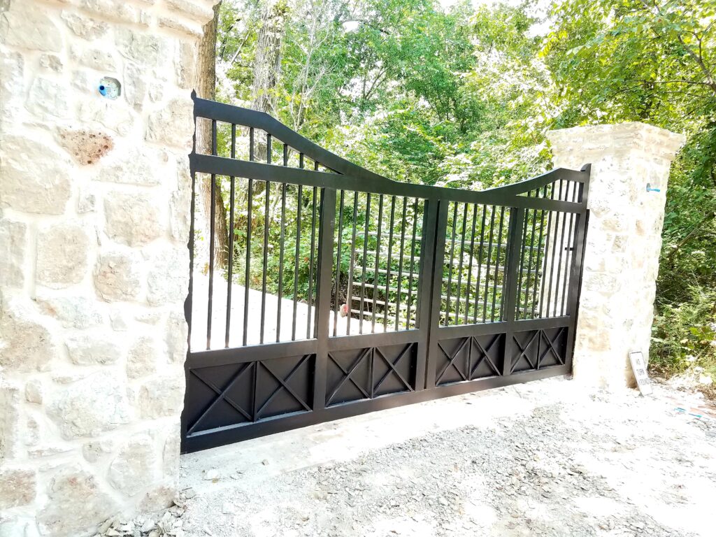 Custom construction of privacy gate